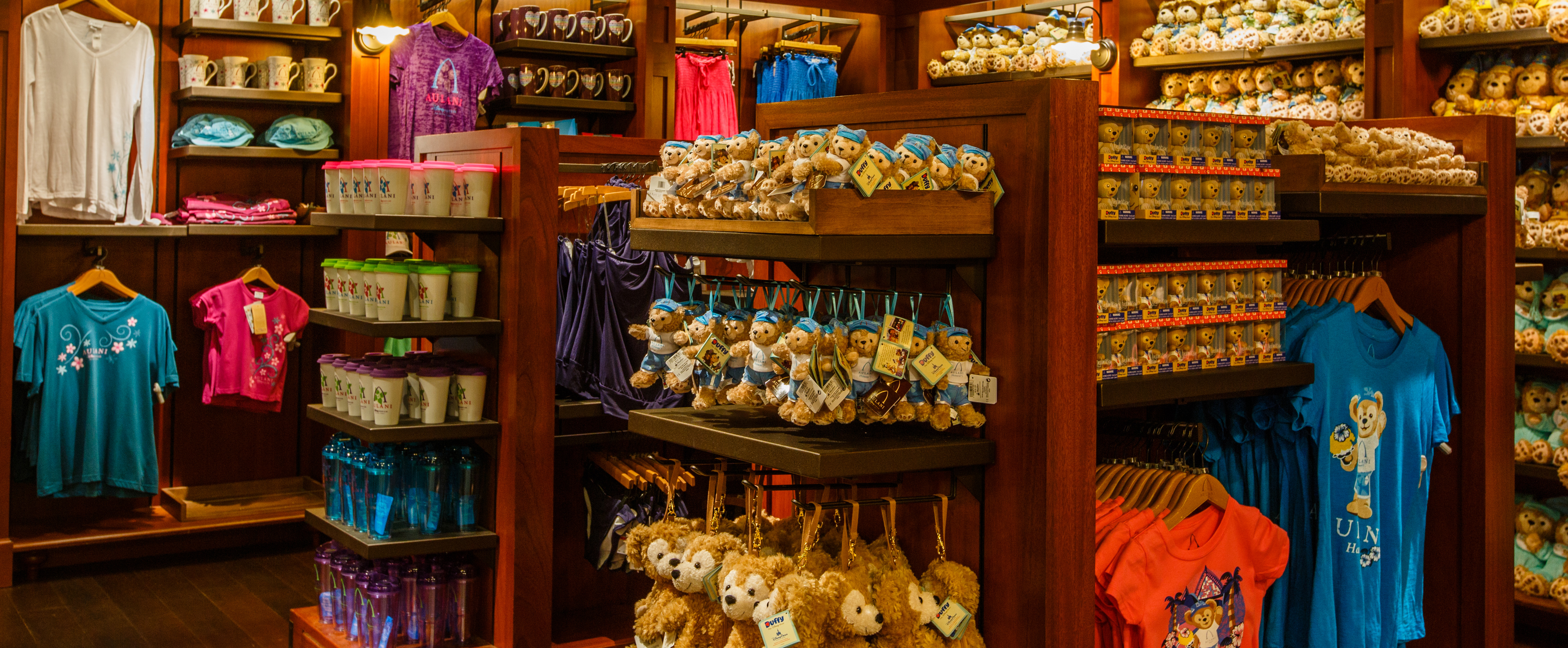 Kalepa's Store | Souvenirs | Aulani Hawaii Resort & Spa